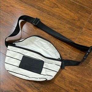 ALOHAS White and Black Men's Bag